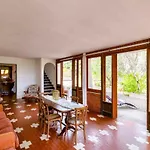 Villa Charming 200m From The Sea