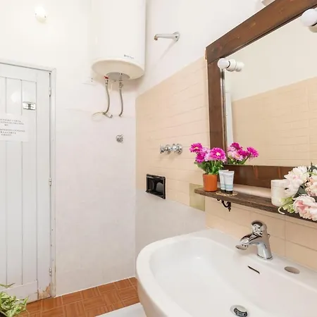 Vila Charming 200m From The Sea *