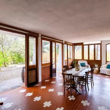 Charming 200m From The Sea